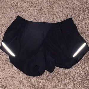 Black Hotty Hot 2.5 lululemon shorts